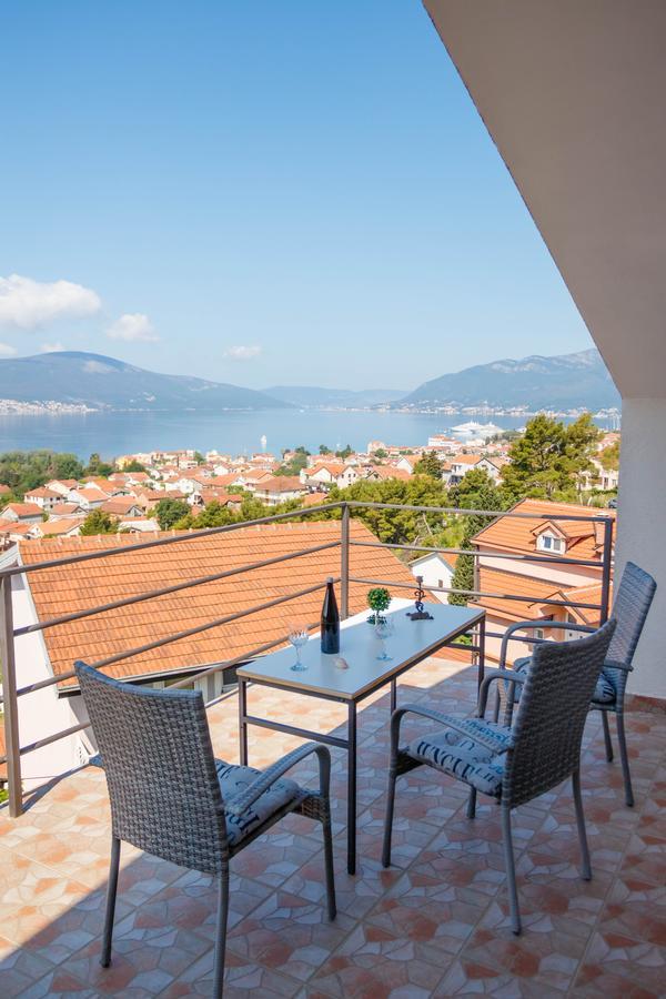 Apartmani Petar Tivat Exterior photo